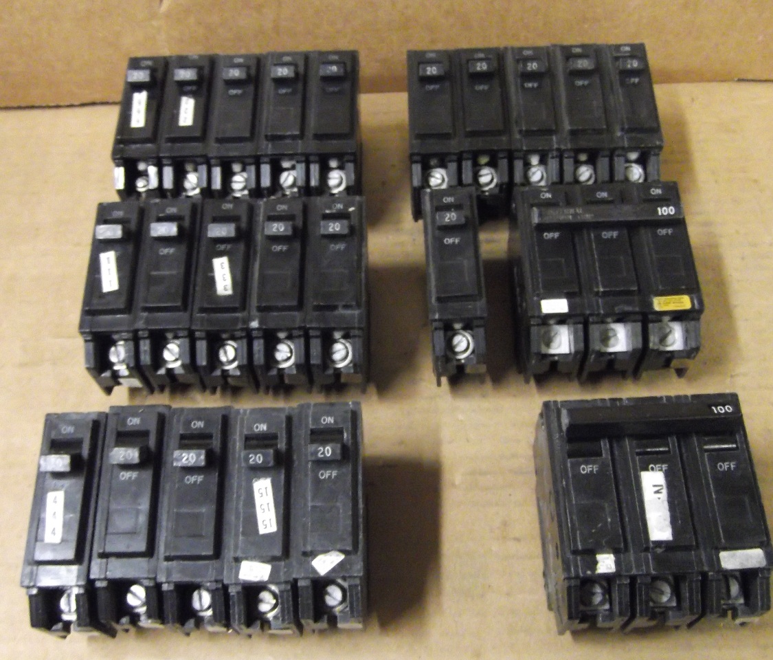 Lot of 21 General Electric 20 amp circuit breakers & (2) 100 amp