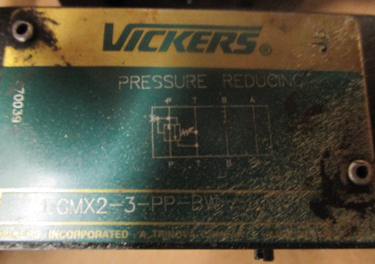 Lot of 2 VICKERS DGMX2-3-PP-CW-S-40 HYDRAULIC PRESSURE REDUCING VALVE
