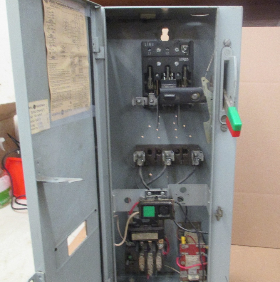 GE Combination Magnetic Starter CR308 600V Max Complete Enclosure 300