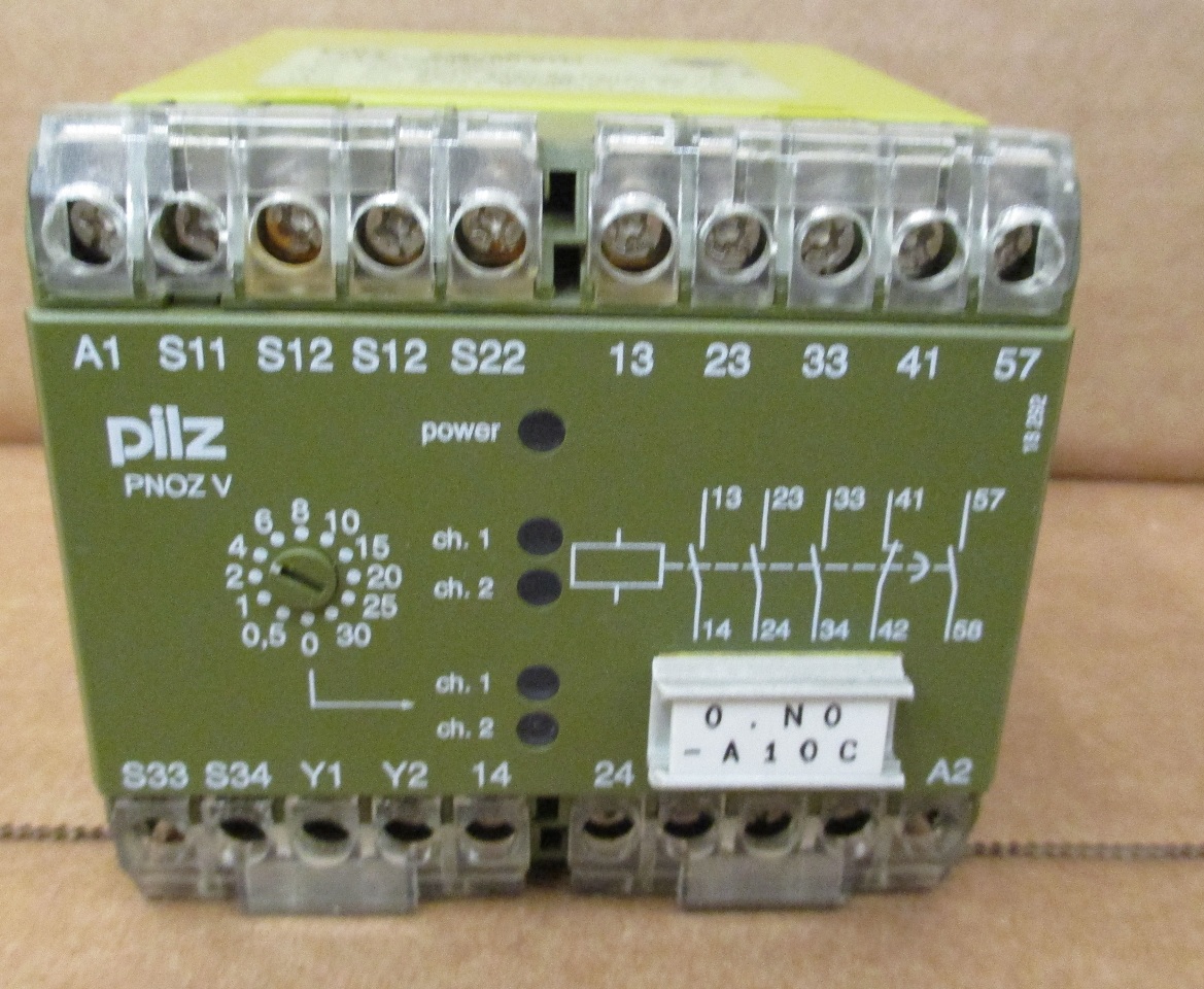 Pilz PNOZ V 30S 3S 1SZ/1O 474790 Emergency Stop Relay 24VDC 5W Daves