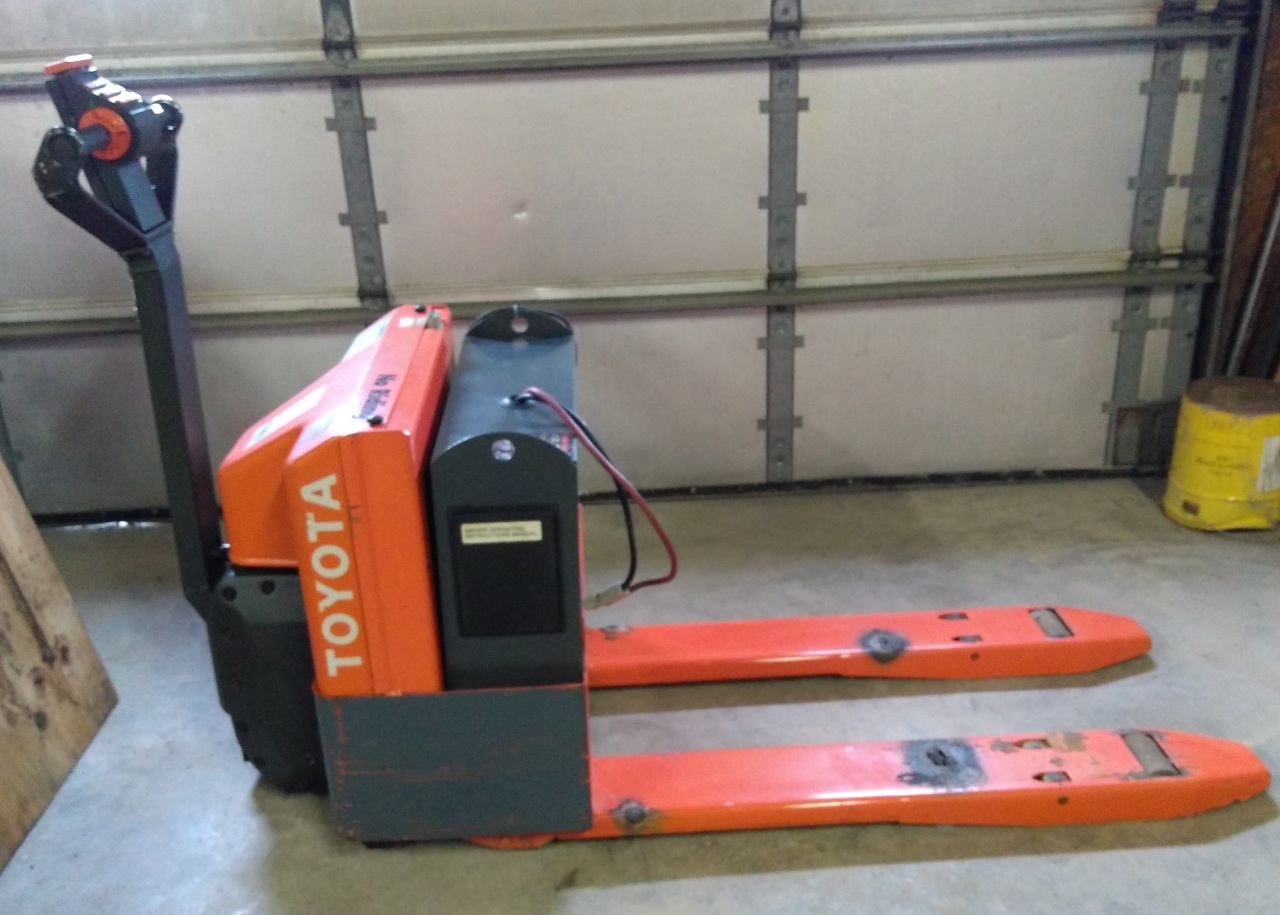 Toyota 6HBW20 Electric Pallet Jack 4000lb lift Daves Industrial
