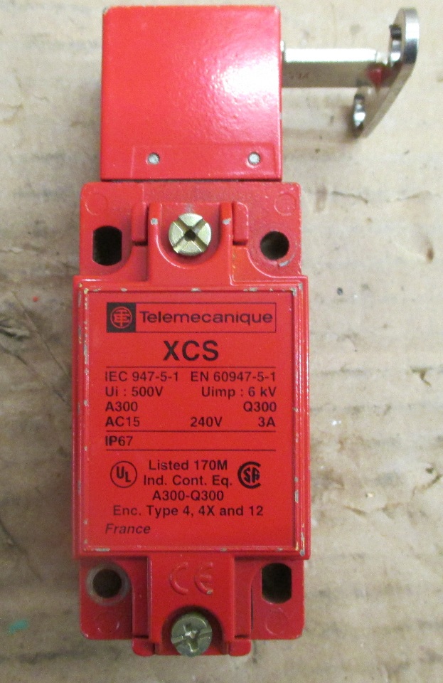 Telemecanique Limit Switch XCSA703 Daves Industrial Surplus LLC