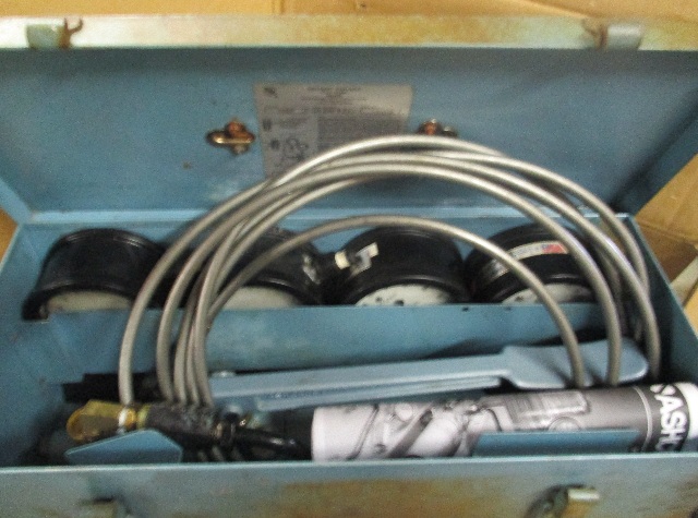 ASHCROFT DEAD WEIGHTS SCALE 1327 DG  PORTABLE TEST PUMP 10000 PSI