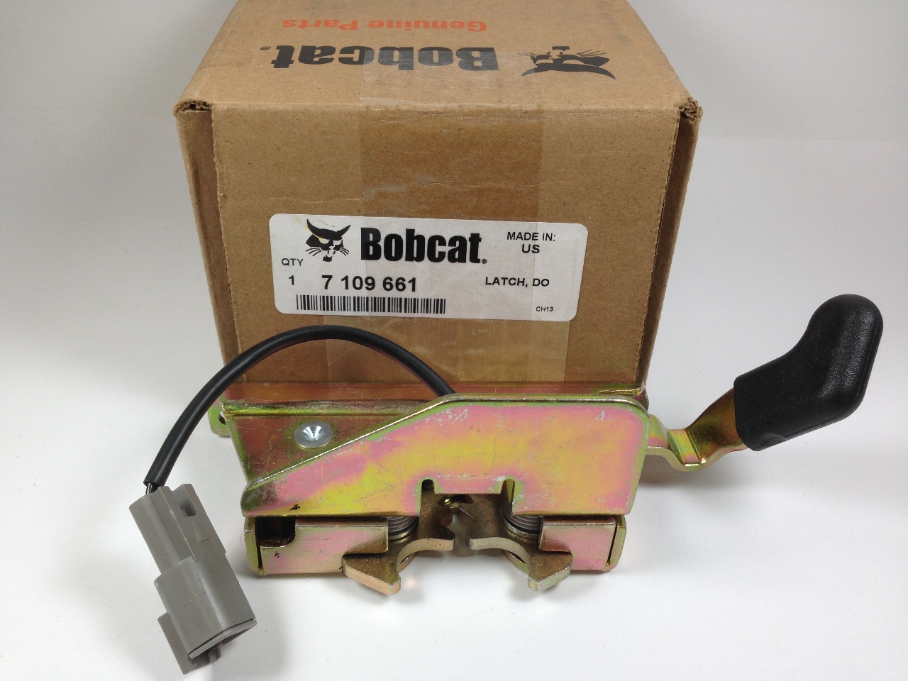 Bobcat 7109661 Door Latch Assembly G.S.T. Series Bobcat Skid Steers (s