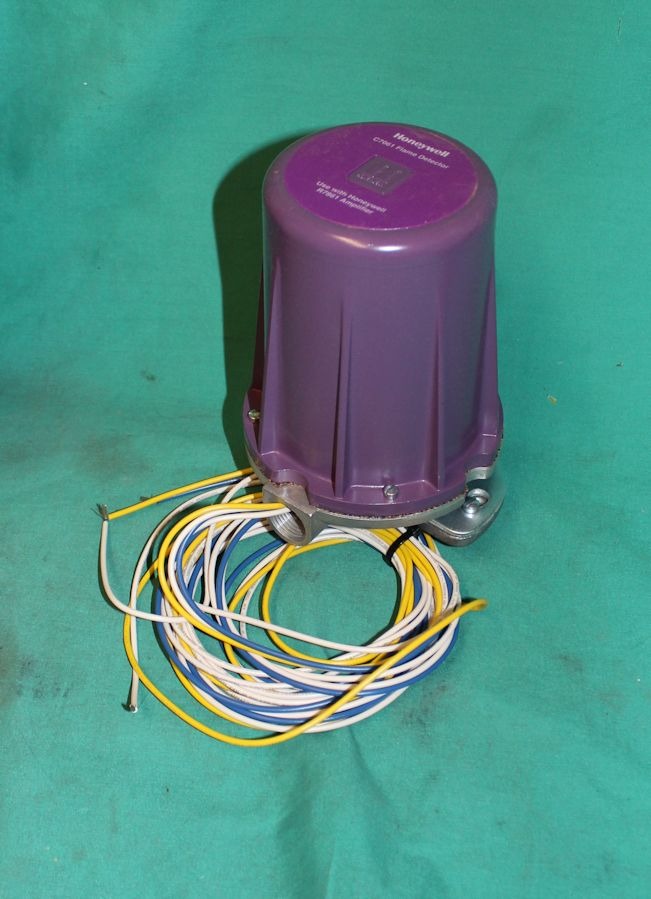 Honeywell, C7061A1012, SelfCheck UV Flame Detector Purple Peeper NEW