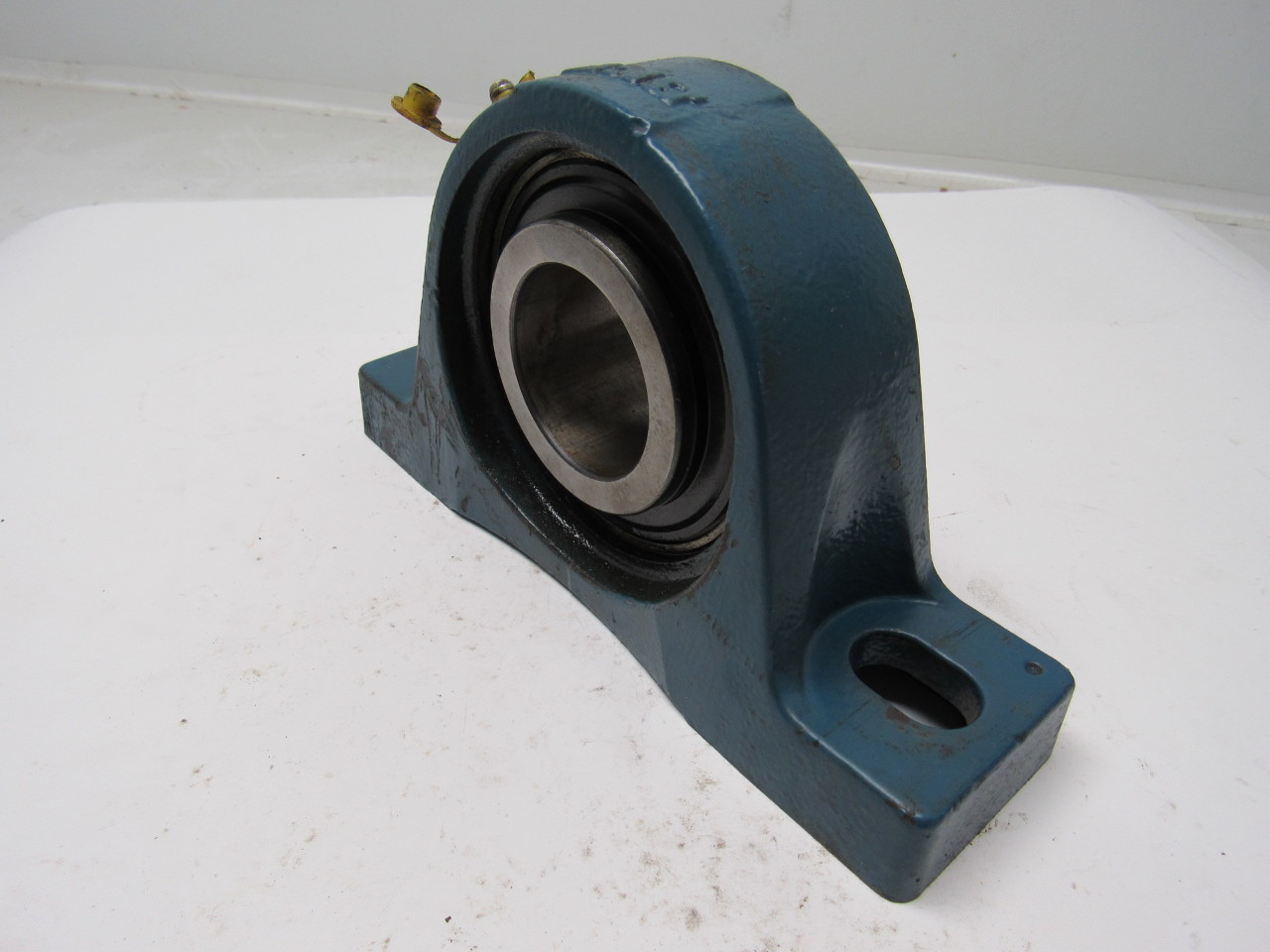 SKF YAR 2111152F 2 Bolt Pillow Block Bearing 115/16" Bore eBay