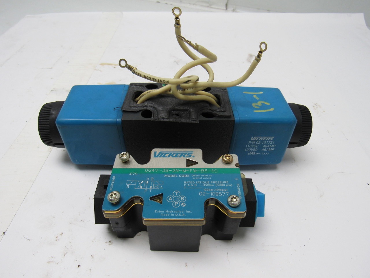 Vickers 02-109577 DG4V-3S-2N-M-FW-B5-60 Hydraulic Directional Control Valve