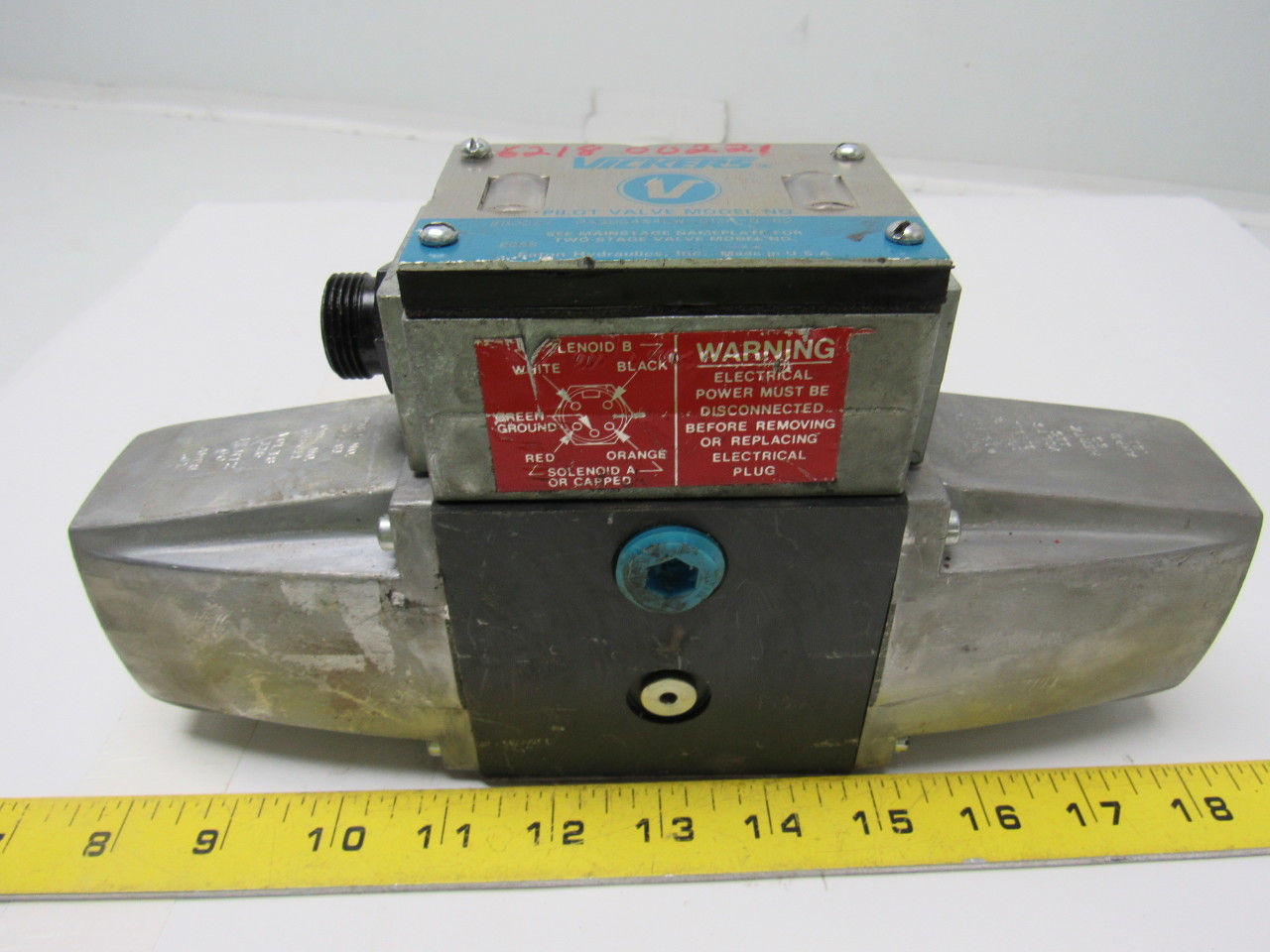 Vickers 880027 PA5DG4S4-LW-012A-B-60 Hydraulic Directional Control Valve
