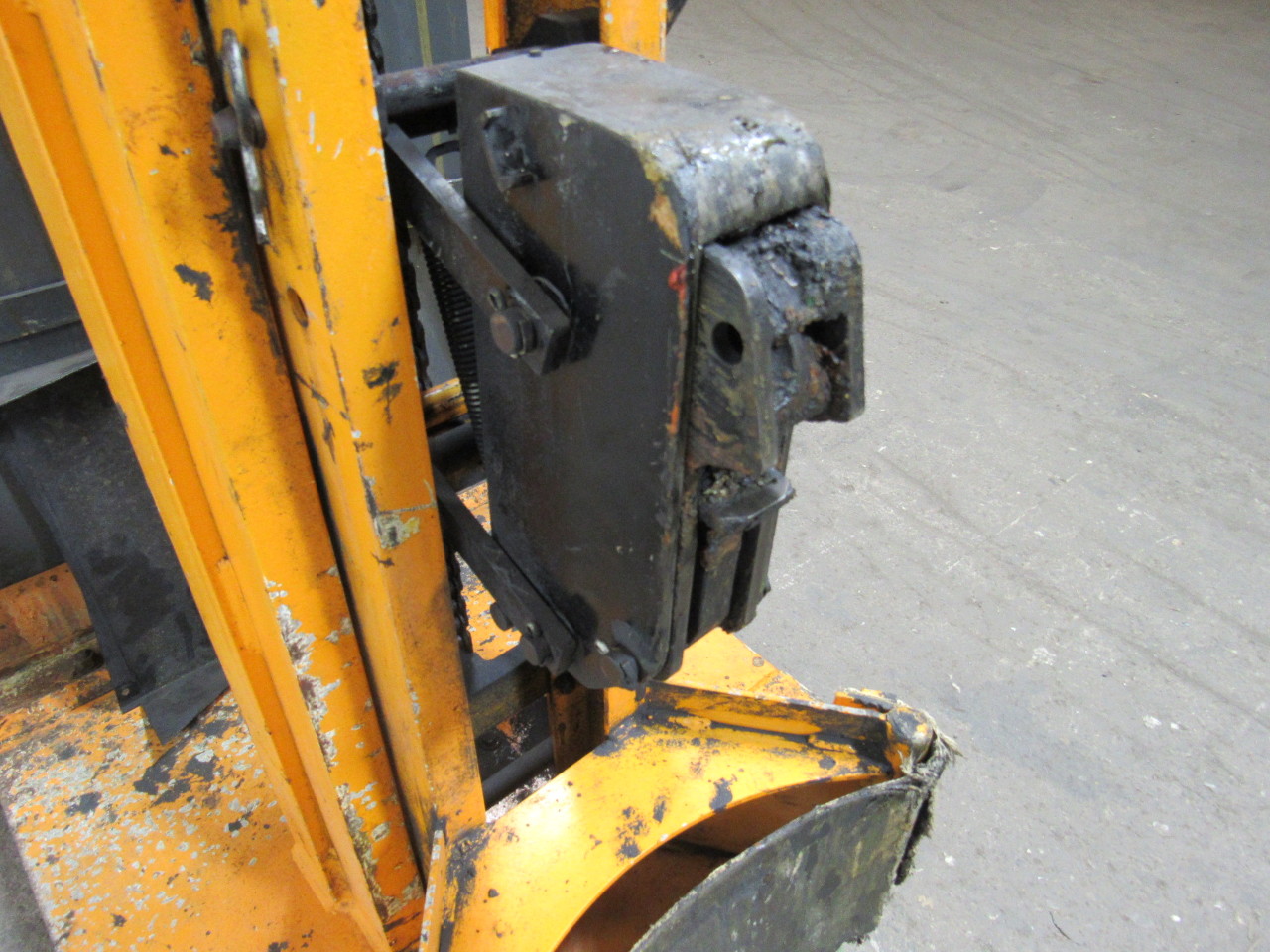 Easy Lift Drum Hauler 24Volt Walk Behind Power Up Gravity Down. Tested