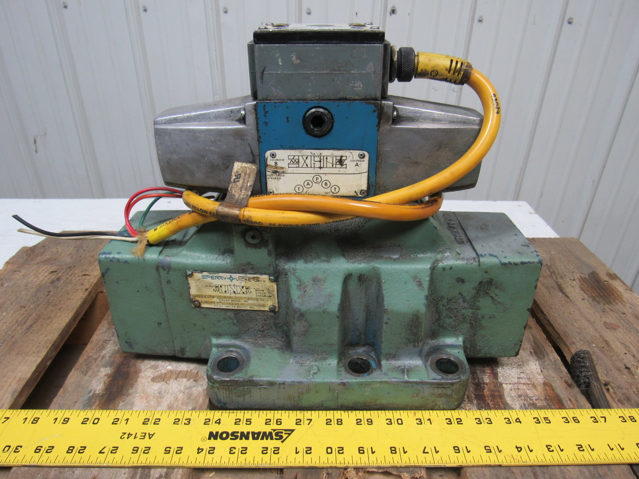 Sperry Vickers DG5S4L 103 T 53 Hydraulic Directional Control Valve