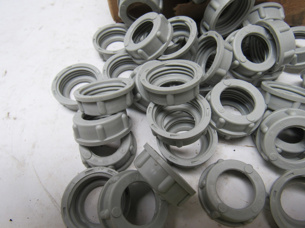 NEER PB100 & PB100D 1/2" Plastic Insulating Conduit Bushings Grey