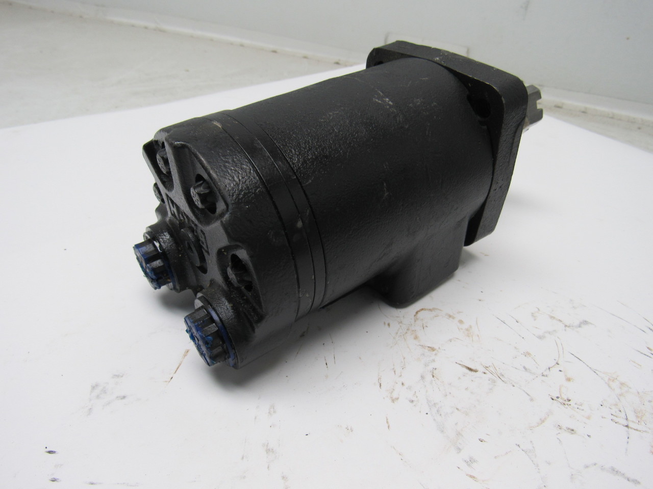 Eaton 1301329003 A Series Hydraulic Motor 1" Tapered Shaft w