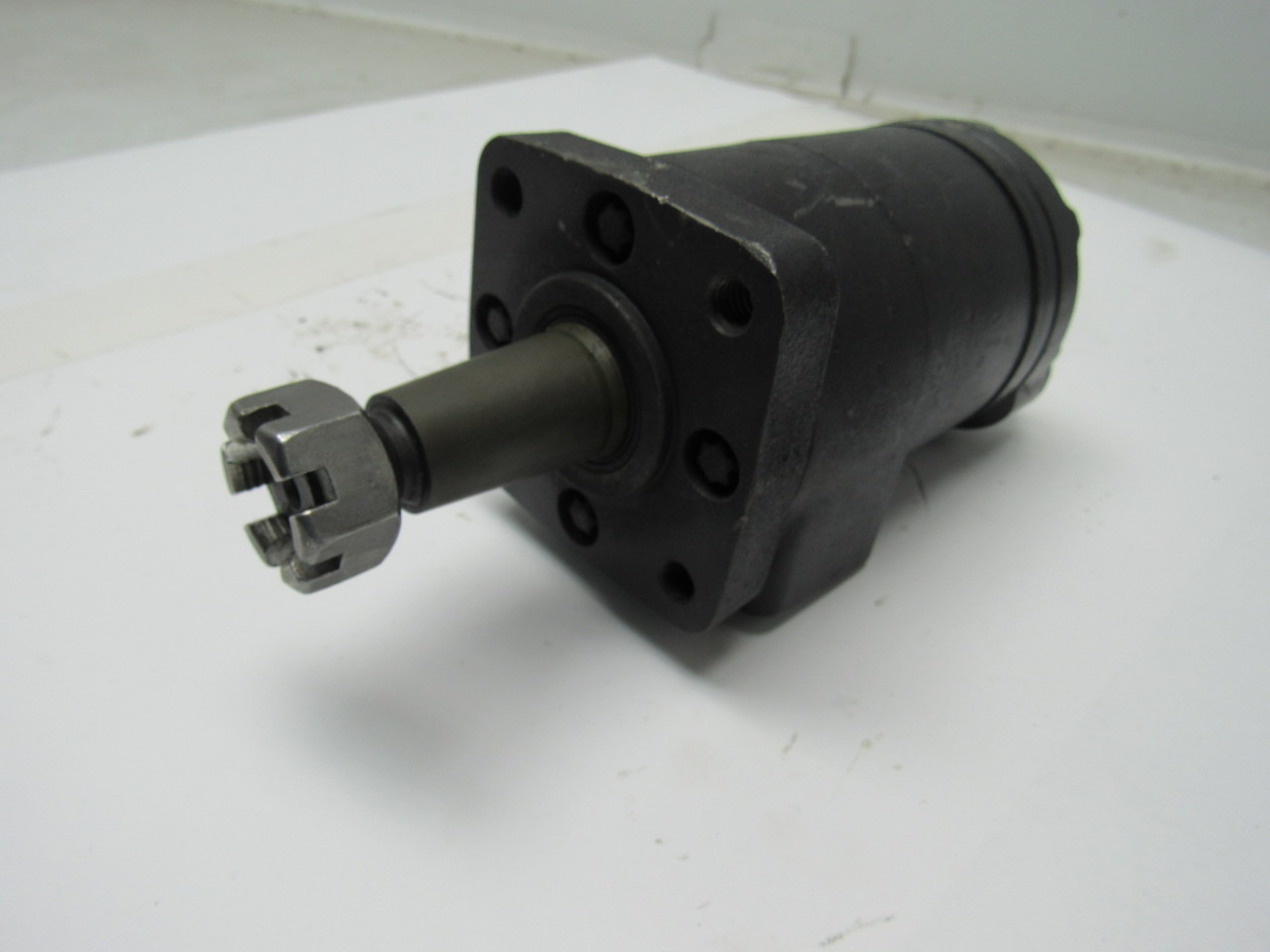 Eaton 1301329003 A Series Hydraulic Motor 1" Tapered Shaft w