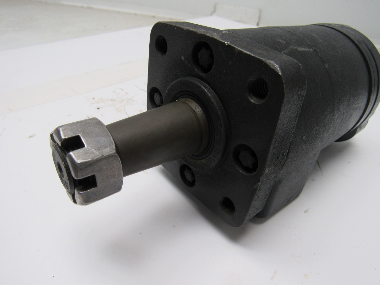 Eaton 1301329003 A Series Hydraulic Motor 1" Tapered Shaft w