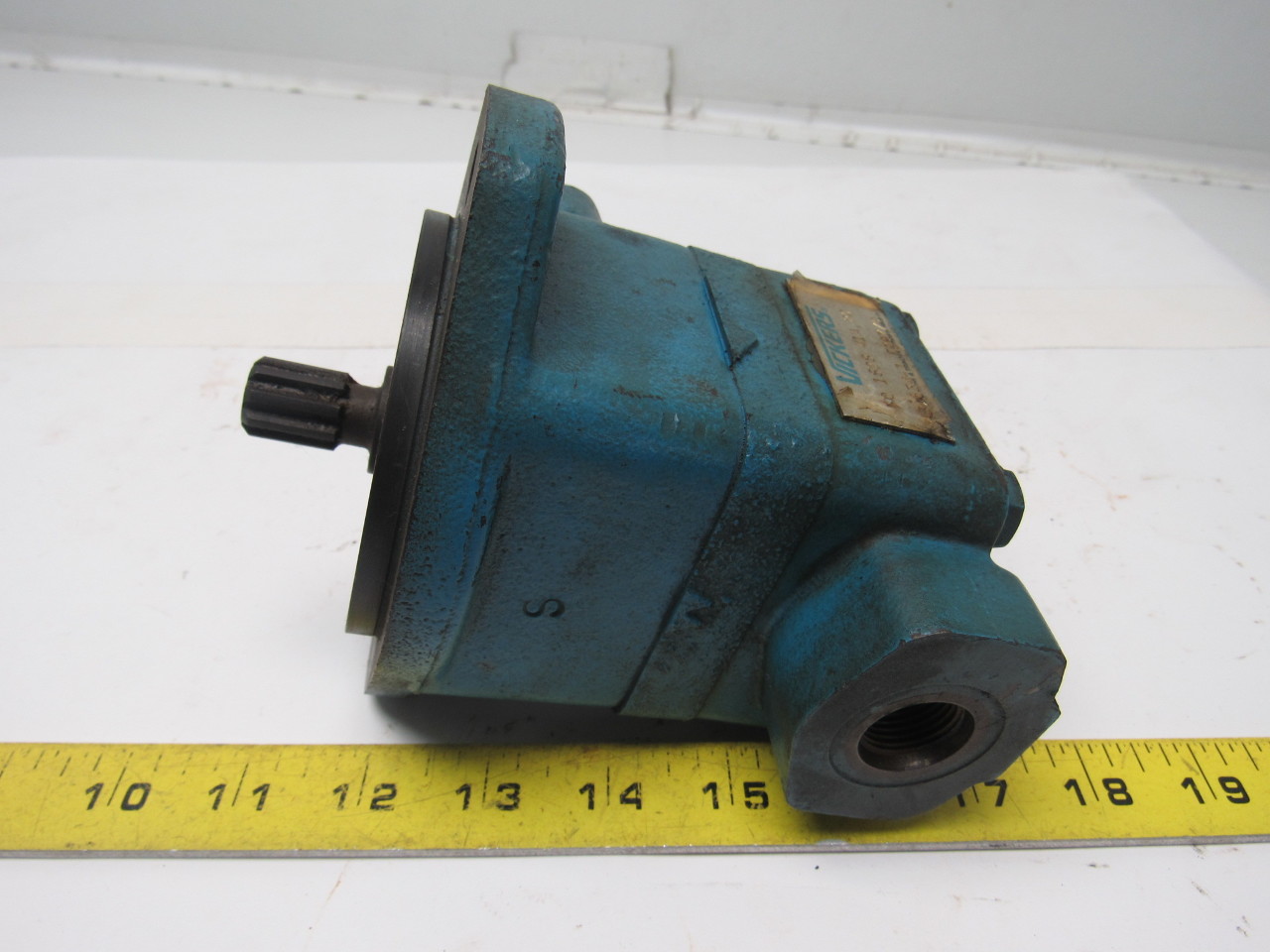 Vickers V10 1S2S 41A 20 Single Vane Hydraulic Pump 1" Inlet 1/2" Outlet