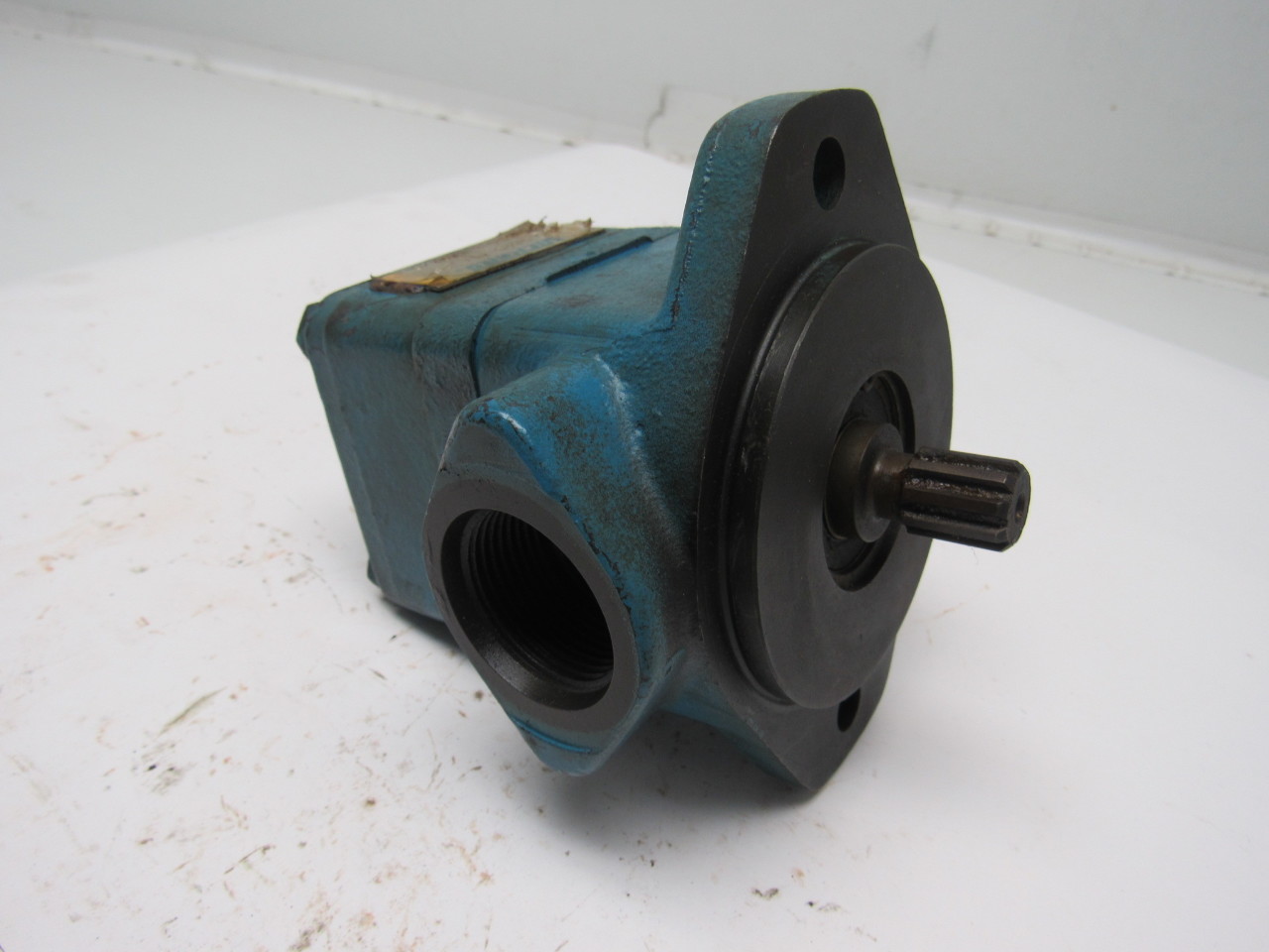 Vickers V10 1S2S 41A 20 Single Vane Hydraulic Pump 1" Inlet 1/2" Outlet