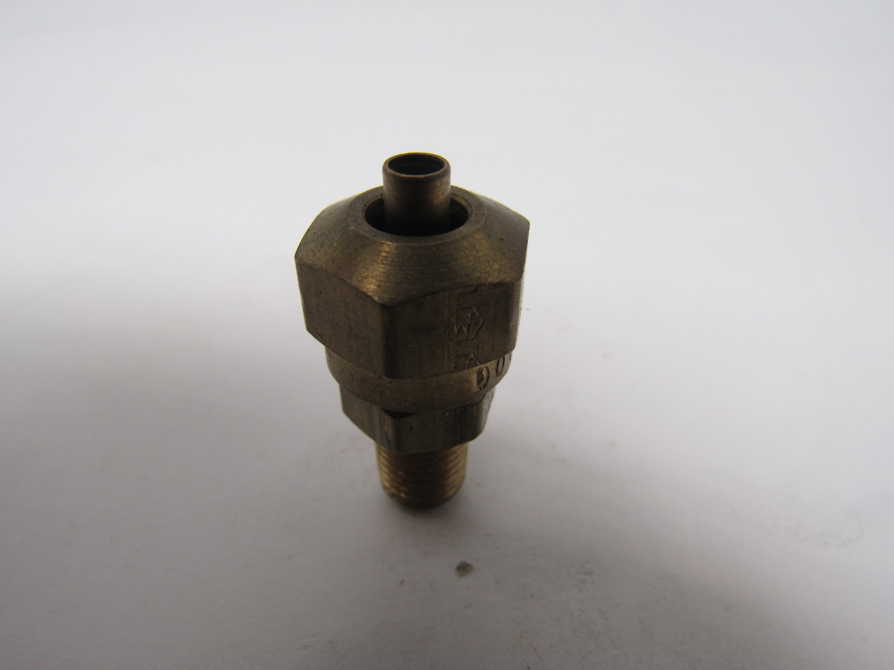 Brass Air Brake Fittings DOT 1/4" tube to 1/16" npt Straight Male Lot