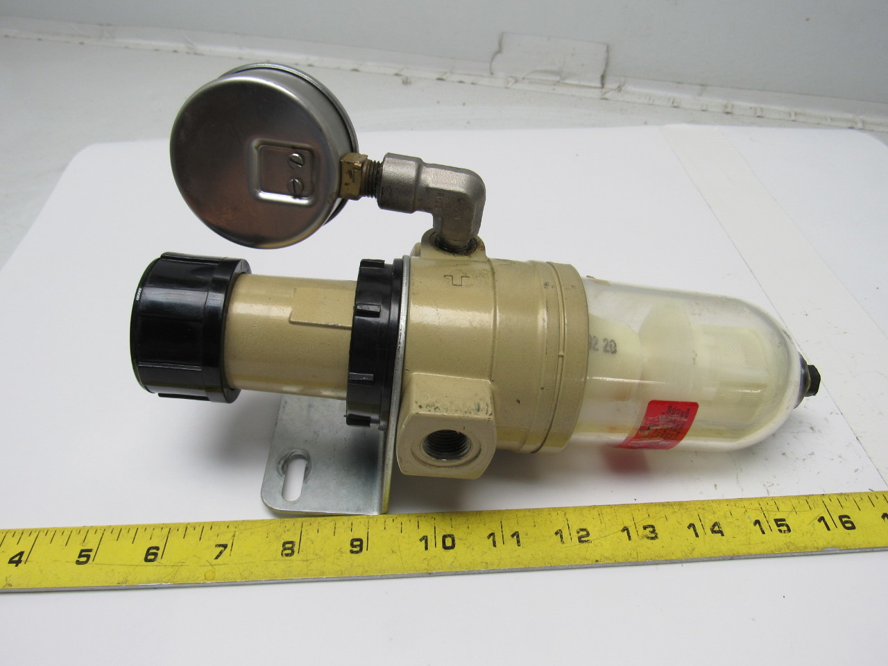 B12321A3LA Pneumatic Air Filter Regulator W/ Gauge 3/8" NPT