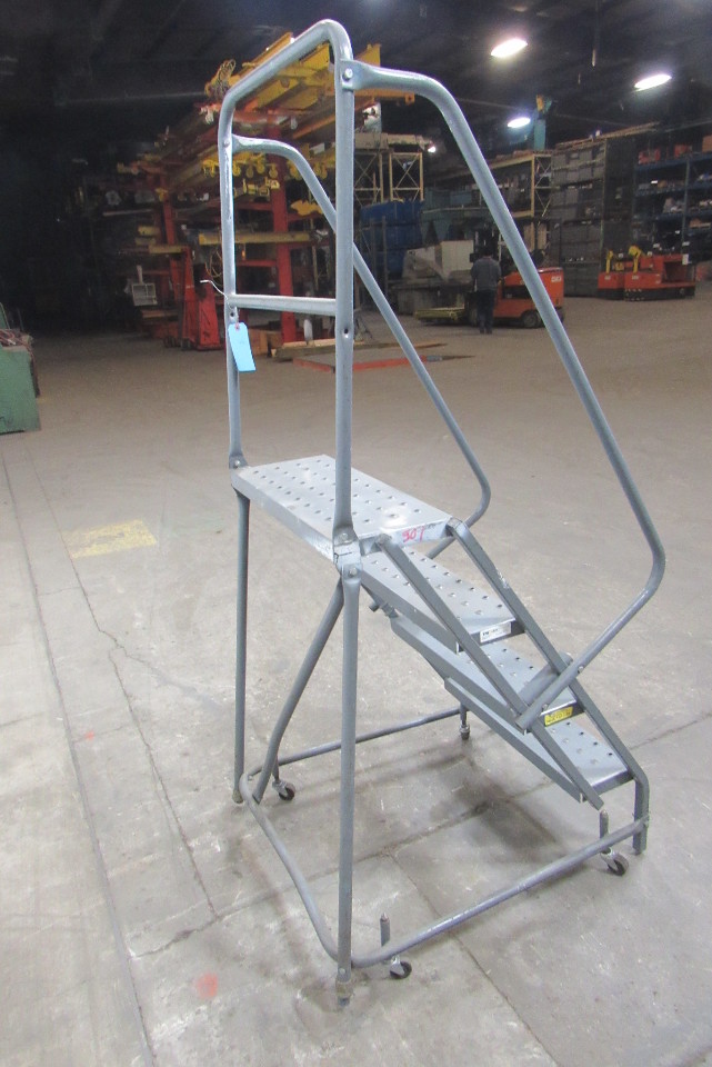 TRI ARC 4 Step Steel Rolling Safety Ladder 24"x7"Treads 40"Top Step