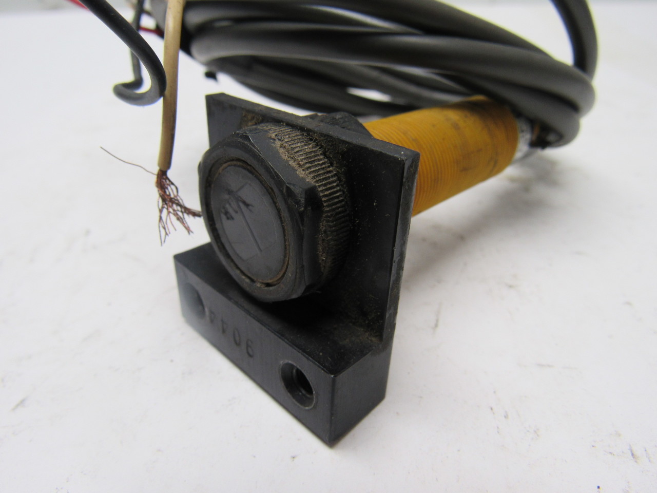 Omron E3FDS10Z1 Photoelectric Proximity Sensor 24240VAC 18mm eBay
