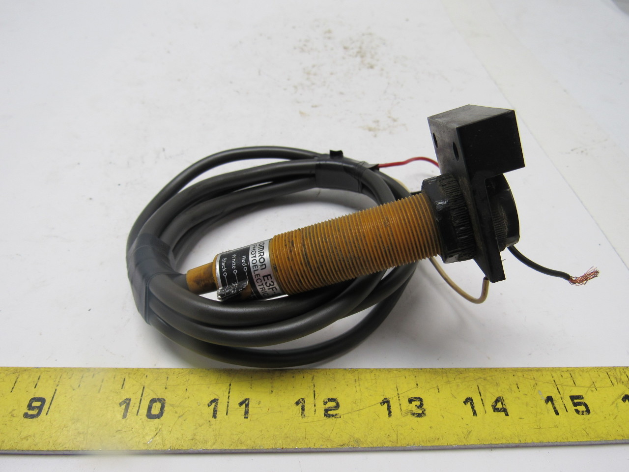 Omron E3FDS10Z1 Photoelectric Proximity Sensor 24240VAC 18mm eBay