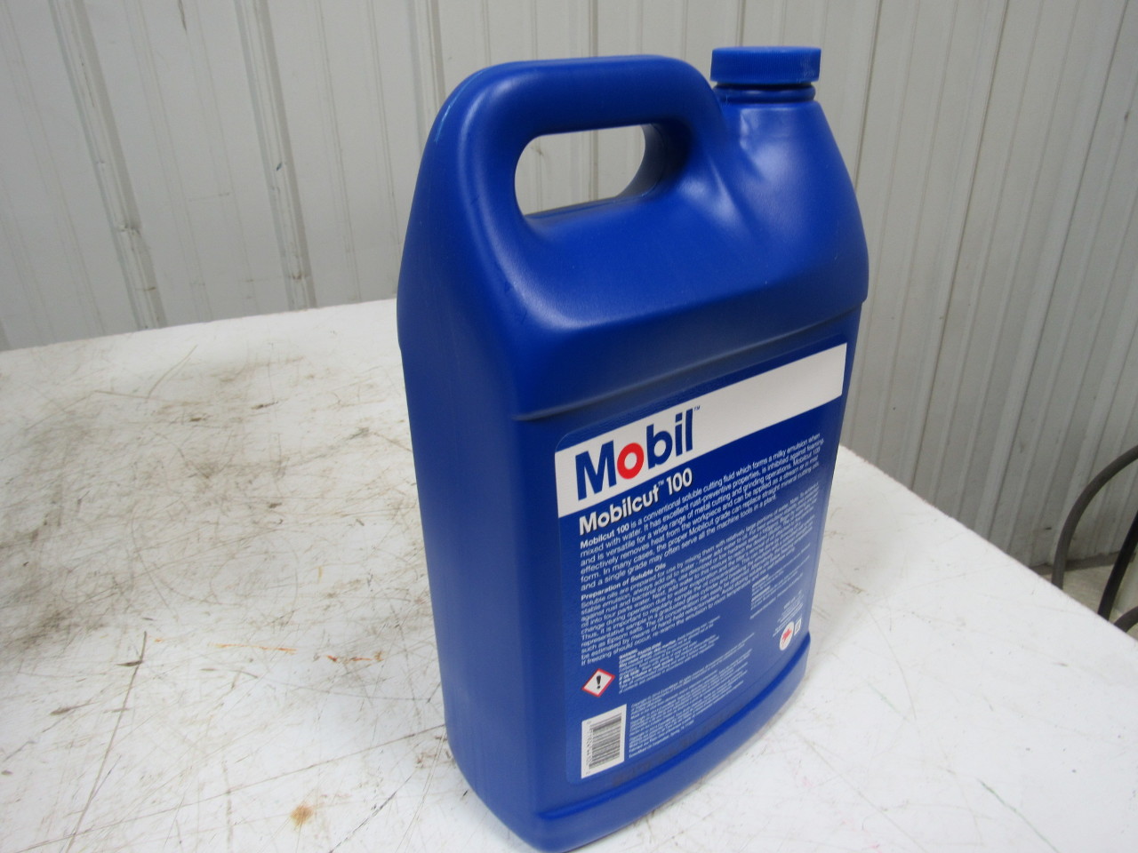 MOBIL MOBILCUT 100 High Performance Cutting Metalworking Fluid