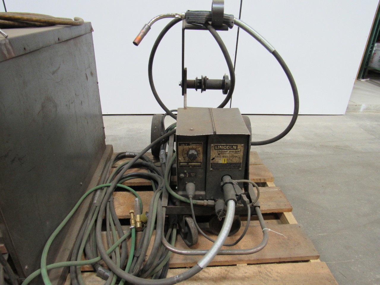 LINCOLN DC600 & LN7 Idealarc Squirt Welder, Controls,Cables & Cart 40