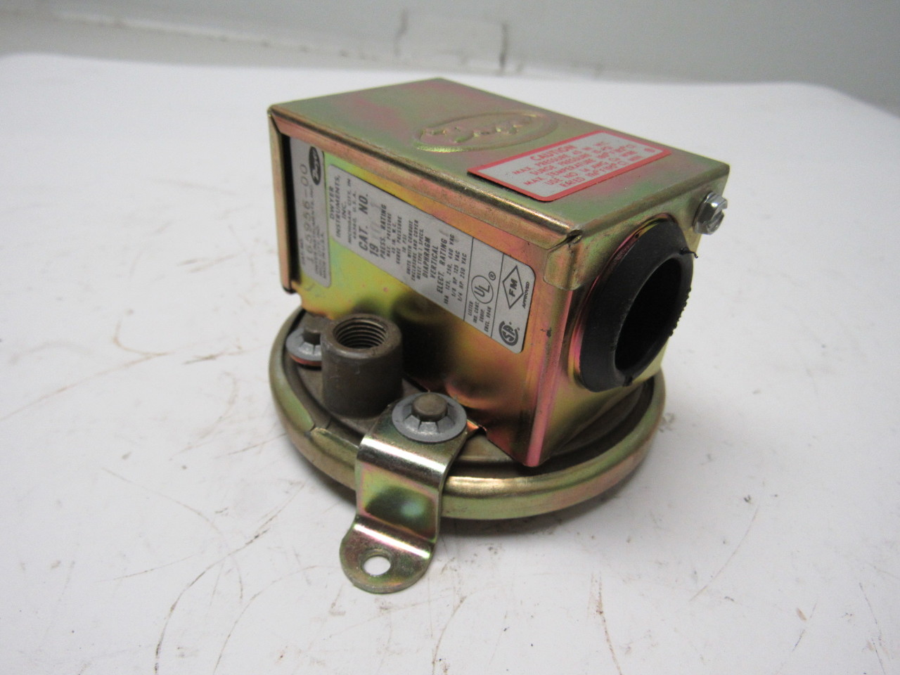 Dwyer 19101 Differential Pressure Switch Range 0.150.5" w.c. 1/8" NPT