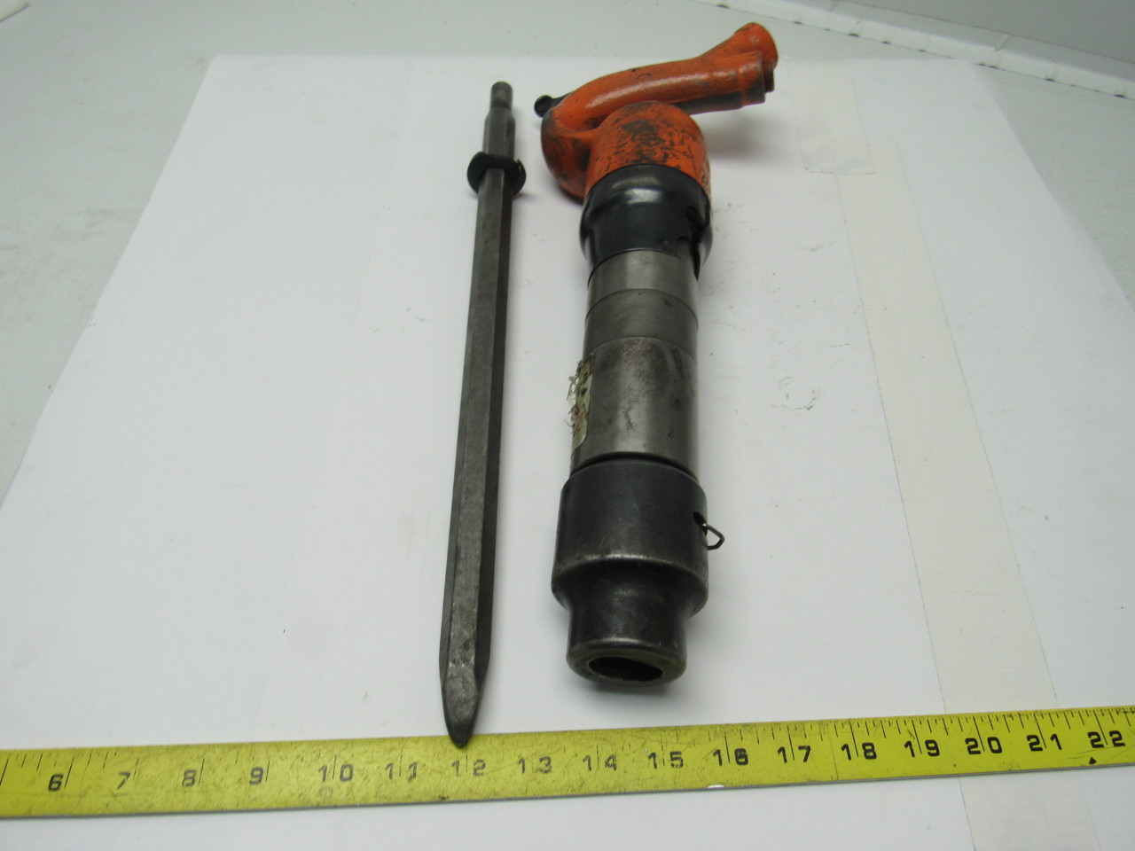 American Pneumatic Tool Model 653 Chipping Hammer W/16" Moil Point Chisel