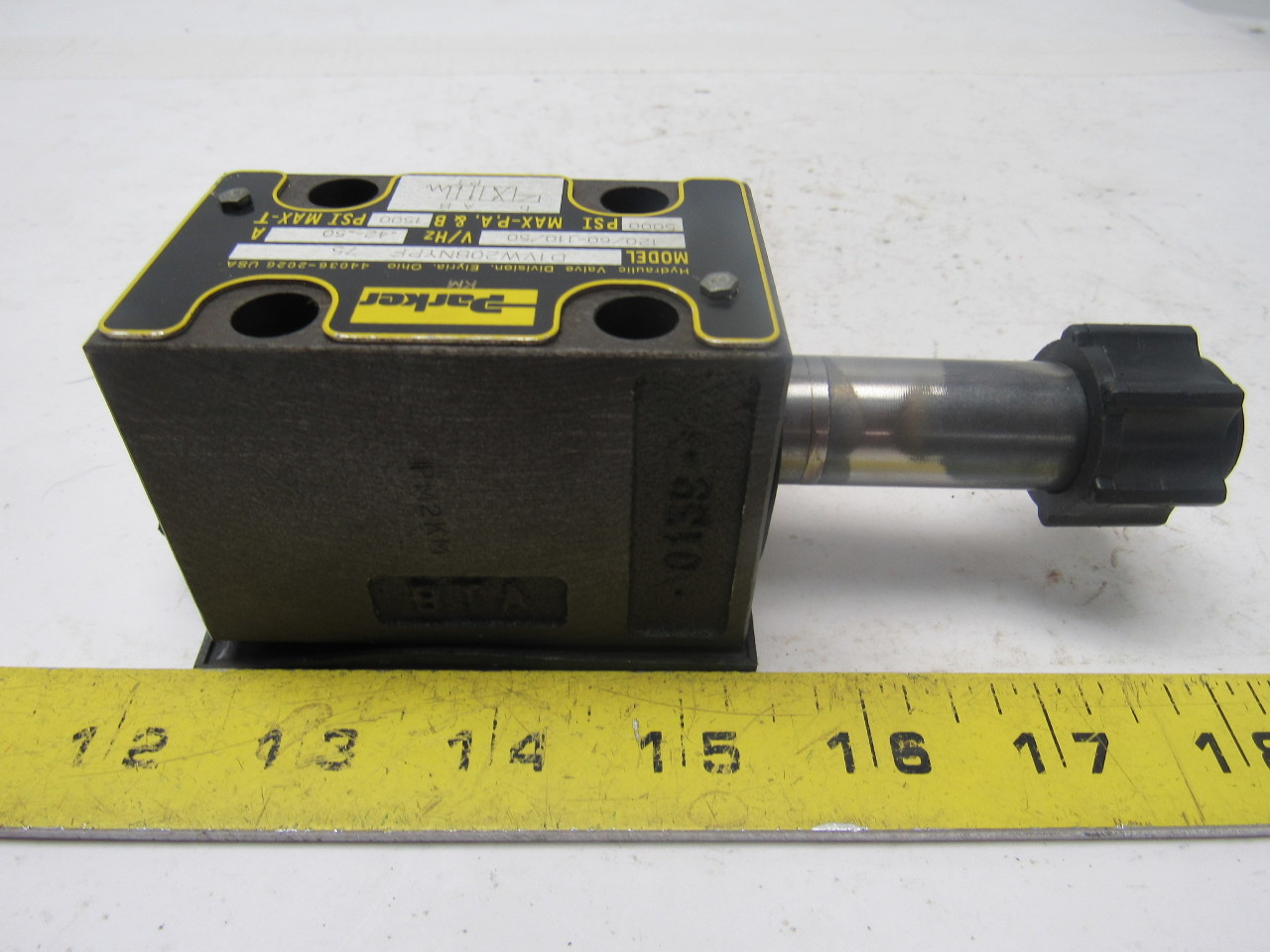 Parker D1VW20BNYPE 75 Hydraulic Solenoid Directional Control Valve No Coil
