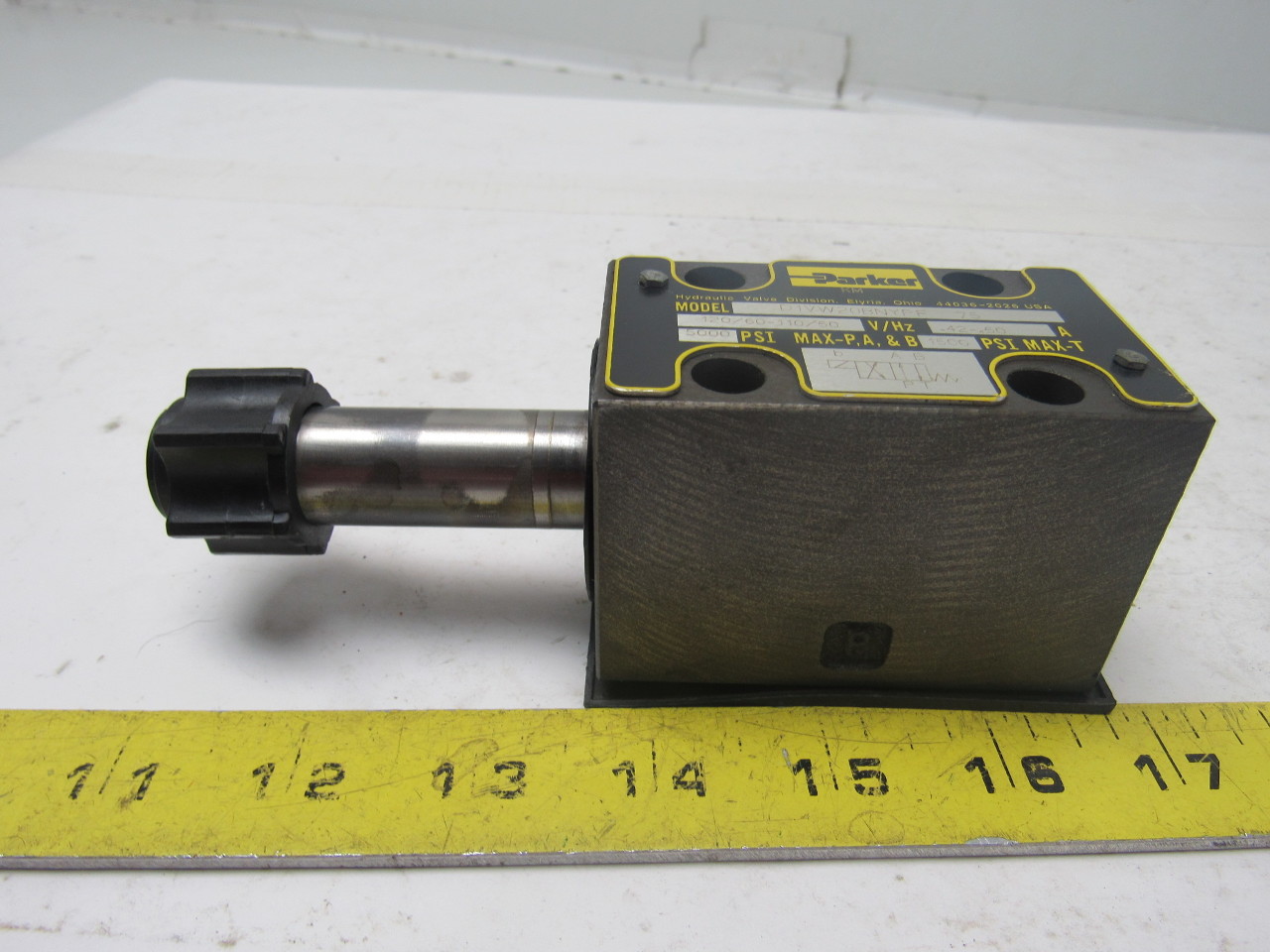 Parker D1VW20BNYPE 75 Hydraulic Solenoid Directional Control Valve No Coil