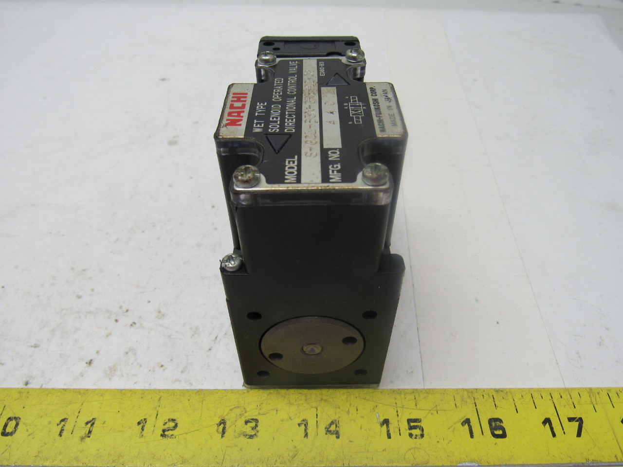 Nachi S-G01-B3X-GRZ-D2-32 Hydraulic Solenoid Directional Control Valve