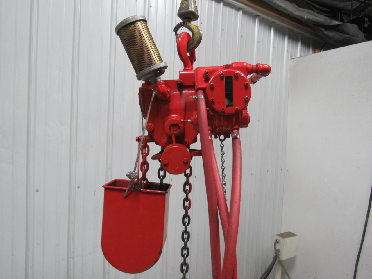 CHICAGO PNEUMATIC B 500 Lb. 1/4 Ton Pneumatic Air Chain Hoist 8'6"Lift