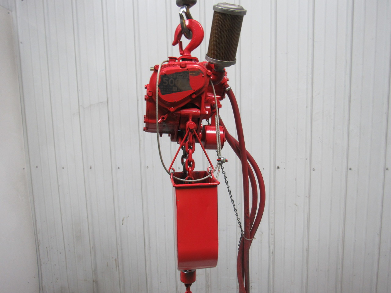 CHICAGO PNEUMATIC B 500 Lb. 1/4 Ton Pneumatic Air Chain Hoist 8'6"Lift