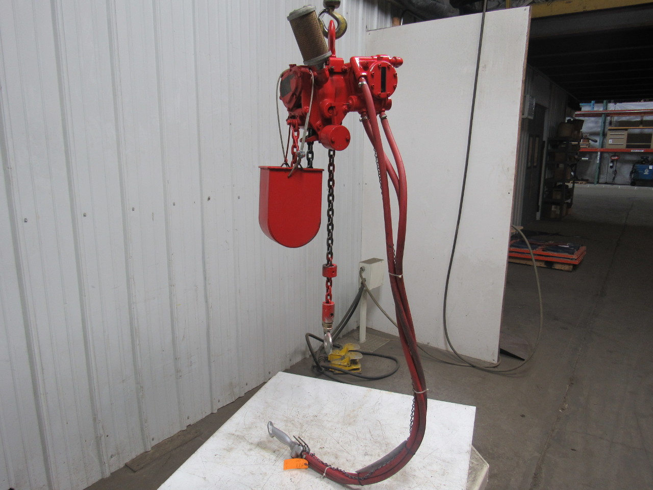 CHICAGO PNEUMATIC B 500 Lb. 1/4 Ton Pneumatic Air Chain Hoist 8'6"Lift