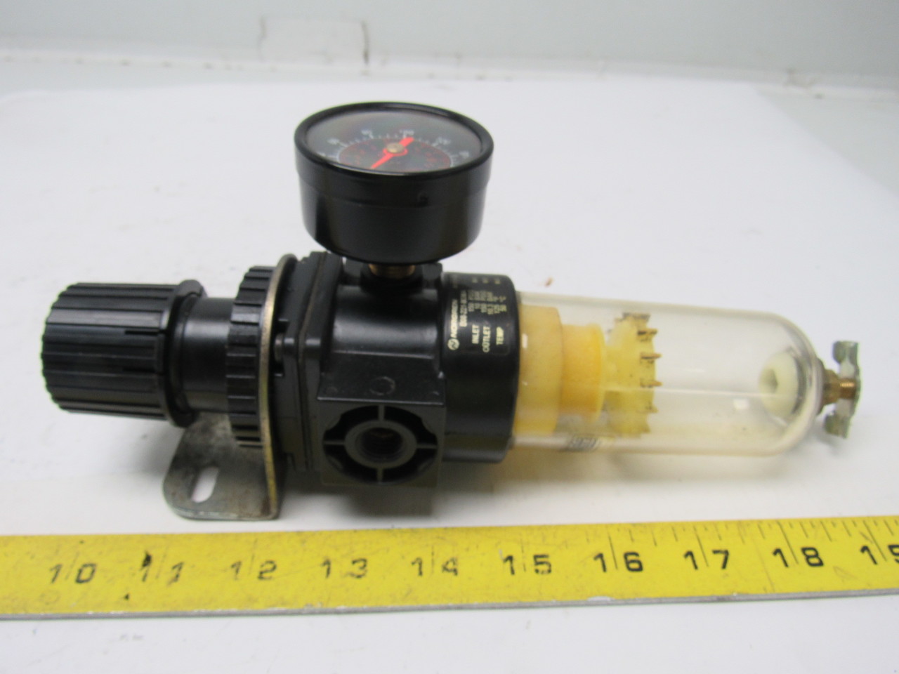 B08221M3MA Pneumatic Air Filter Regulator 1/4" NPT 150PSI Max