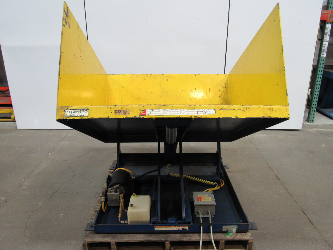 T&S VESTIL 4000LB Box Gaylord Tilter Tipper Lift Table 48"x48"x24" 120V