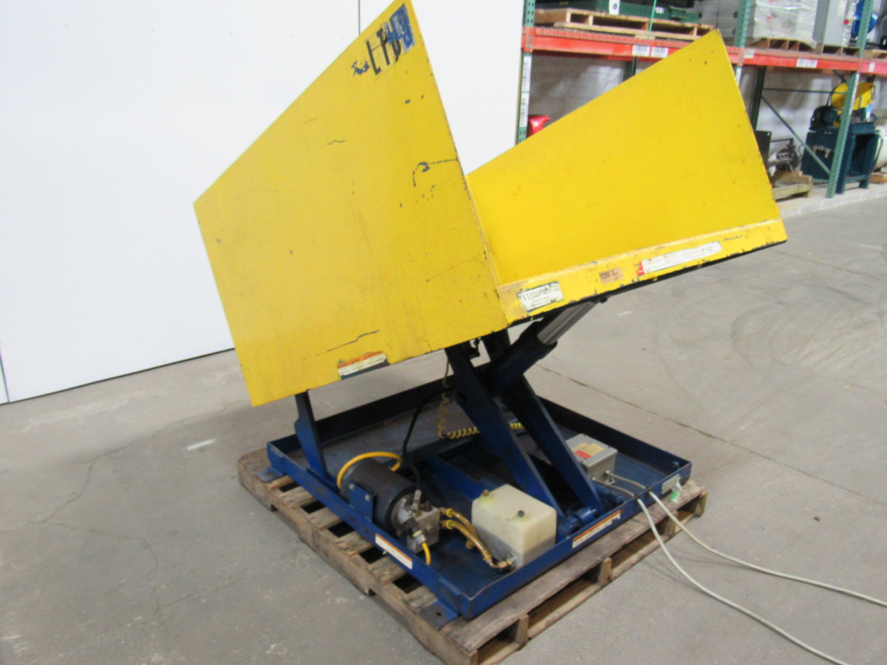 T&S VESTIL 4000LB Box Gaylord Tilter Tipper Lift Table 48"x48"x24" 120V
