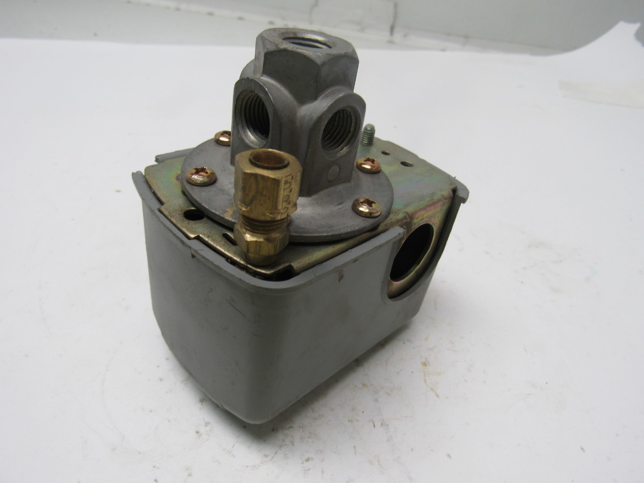 Square D 9013FHG4M1X Air Compressor Pressure Switch 2pole 2 N/C