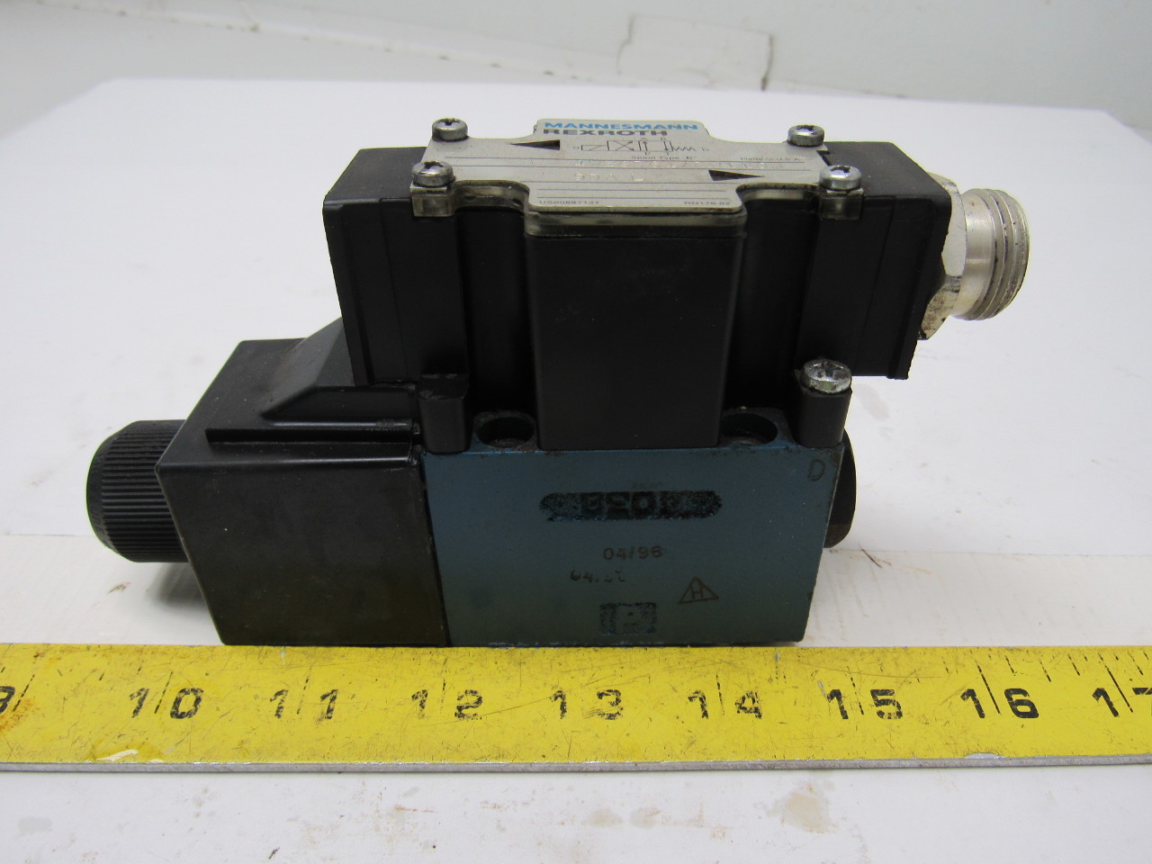 Mannesmann Rexroth 4WE6D61/EW110N Solenoid Operated Directional Valve