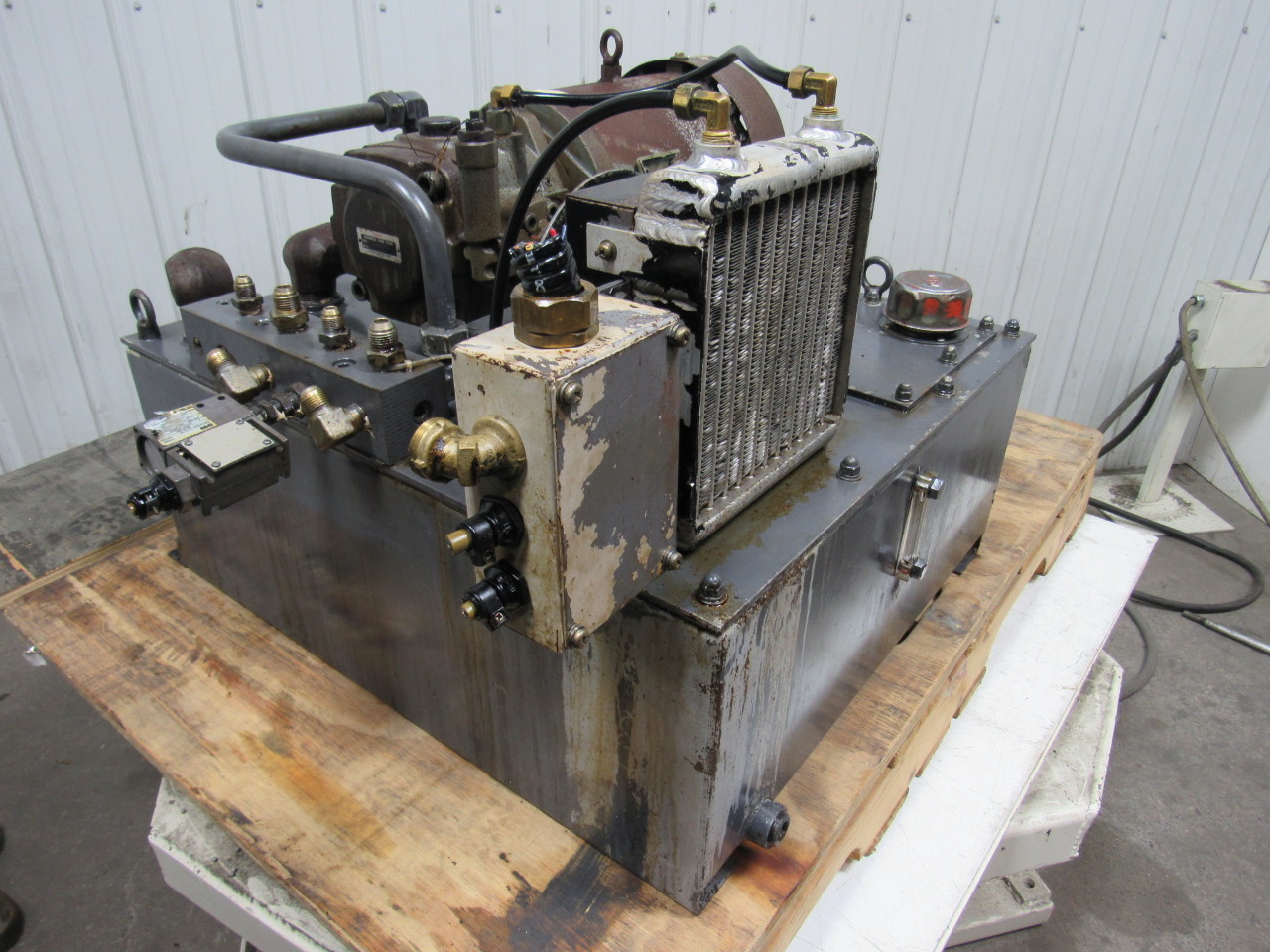 Nachi Hydraulic Power Unit Variable Vane From a Yamasaki Mazak CNC