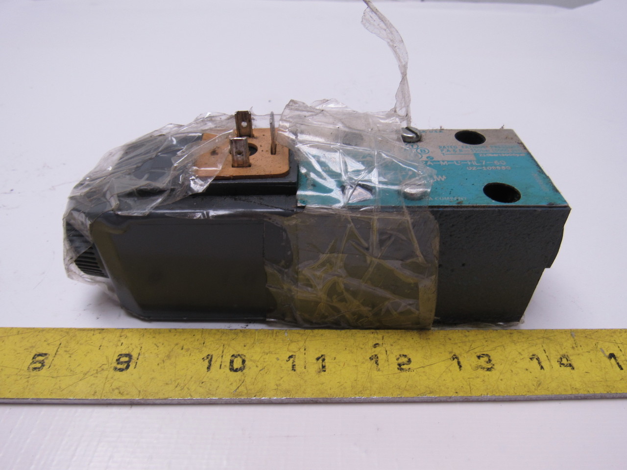 Vickers DG4V-3-22A-M-U-HL7-60 Hydraulic Solenoid Valve 24VDC Coil 3000PSI