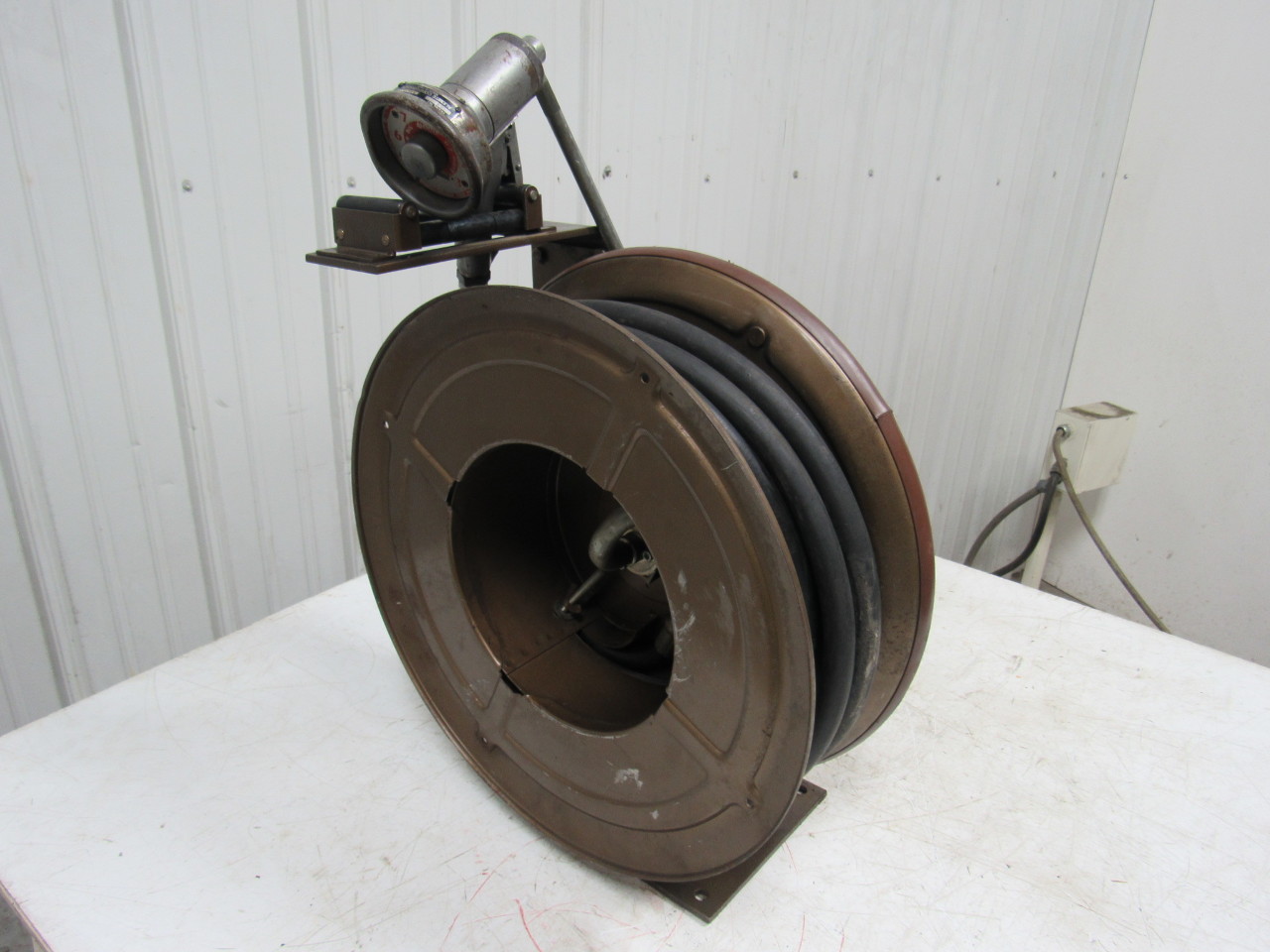Alemite Stewart Warner 1233.B1 Hose Reel 19" Diameter W/3688A Gear Oil