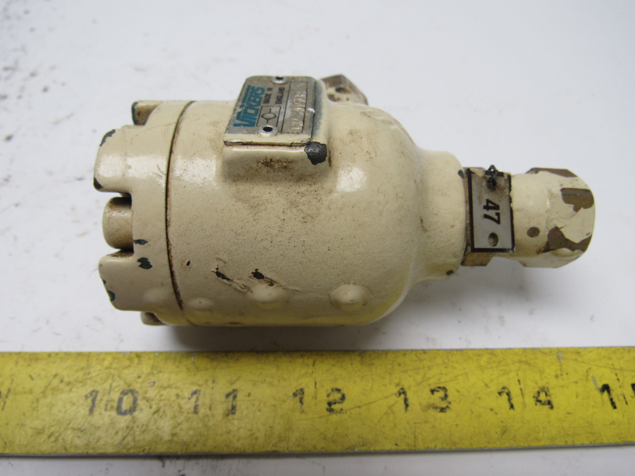 Vickers C2-805UB Right Angle Hydraulic Check Valve 3/8