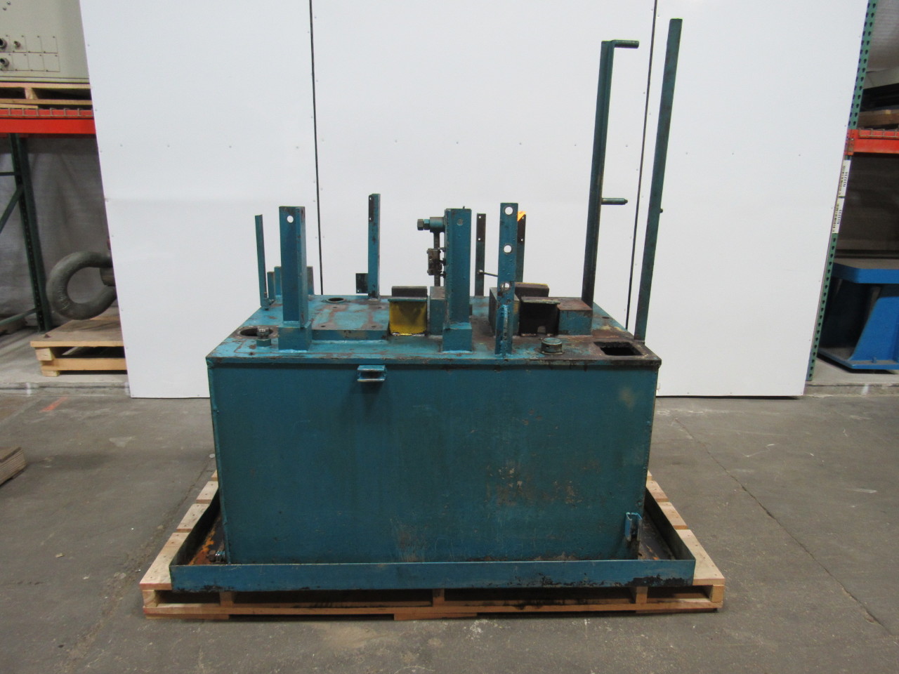 240 Gallon Hydraulic Accumulator Tank Reservoir W/ Sight Glass & Pan 3/