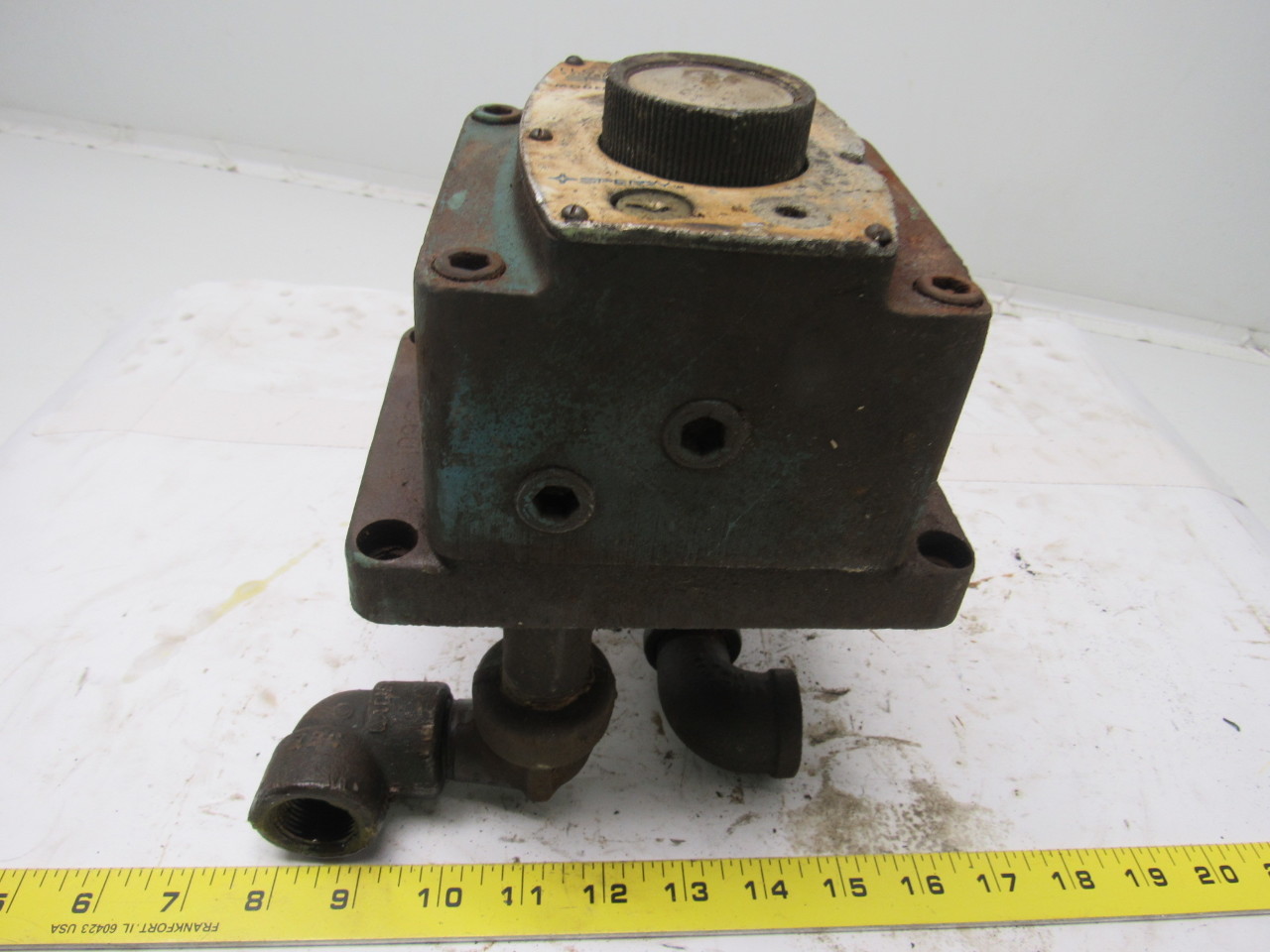 Sperry Vickers FG 03 28 22 330786 Hydraulic Flow Control Valve No Key Used