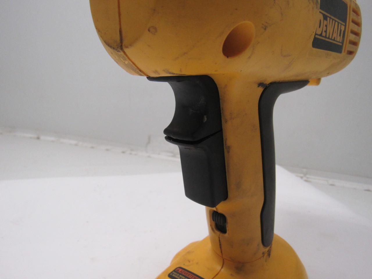 Dewalt DC545 18V Cordless Adhesive Caulk Gun Dispenser 10oz TOOL ONLY