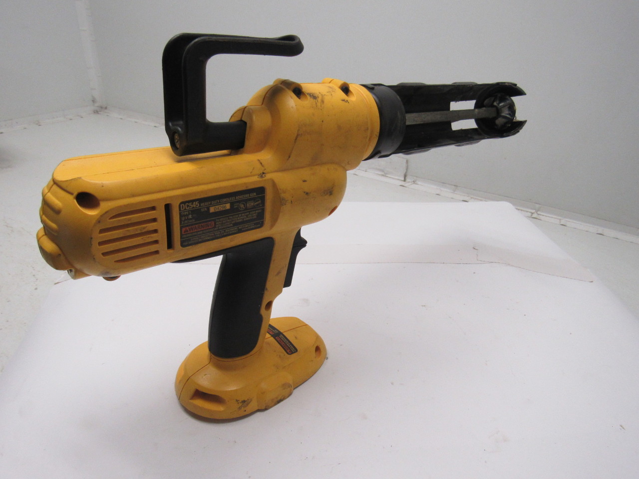 Dewalt DC545 18V Cordless Adhesive Caulk Gun Dispenser 10oz TOOL ONLY