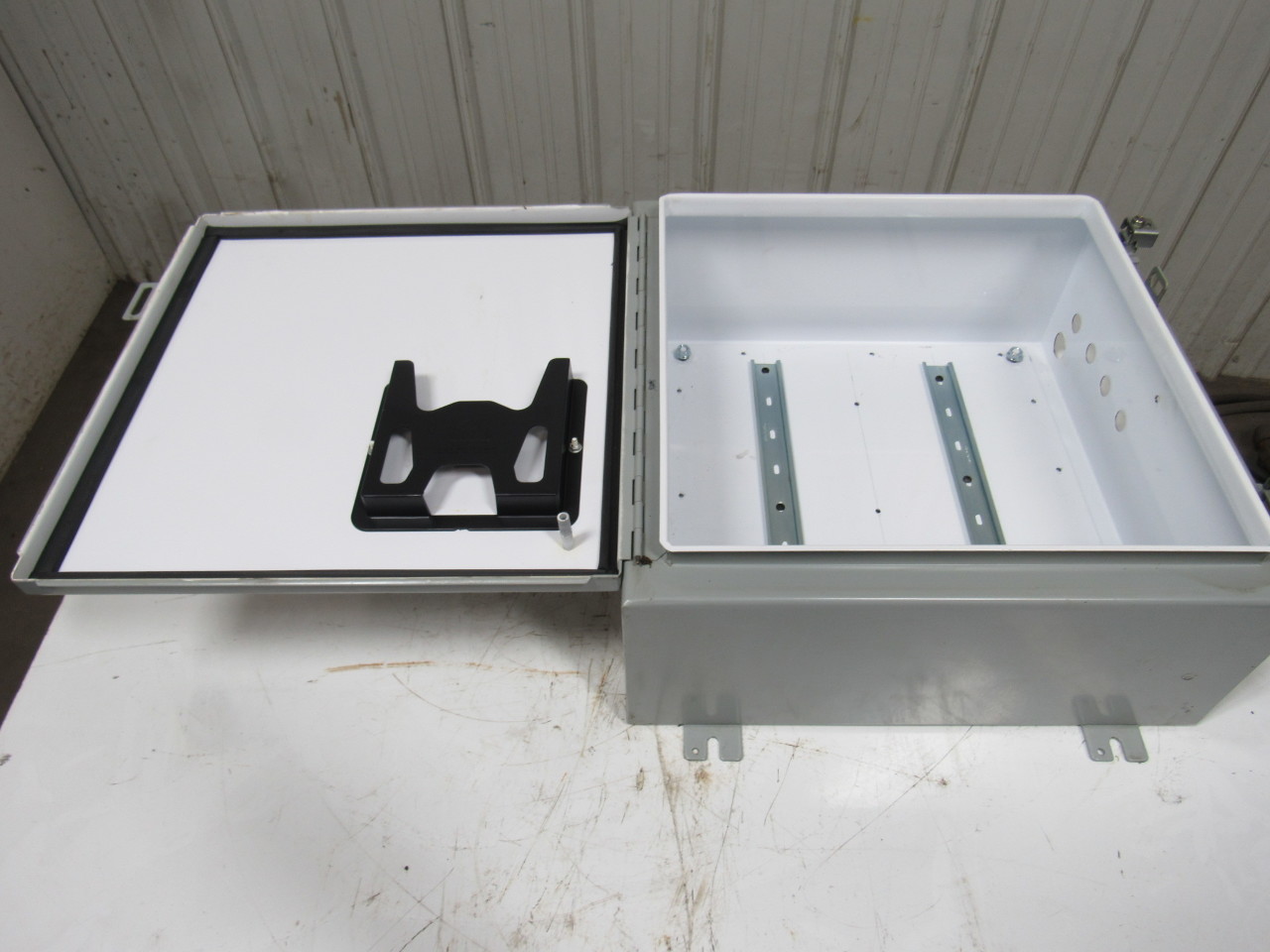 Hoffman A202008LP 20x20x8 Hinged Door Wall Mount Enclosure W/Back Plate