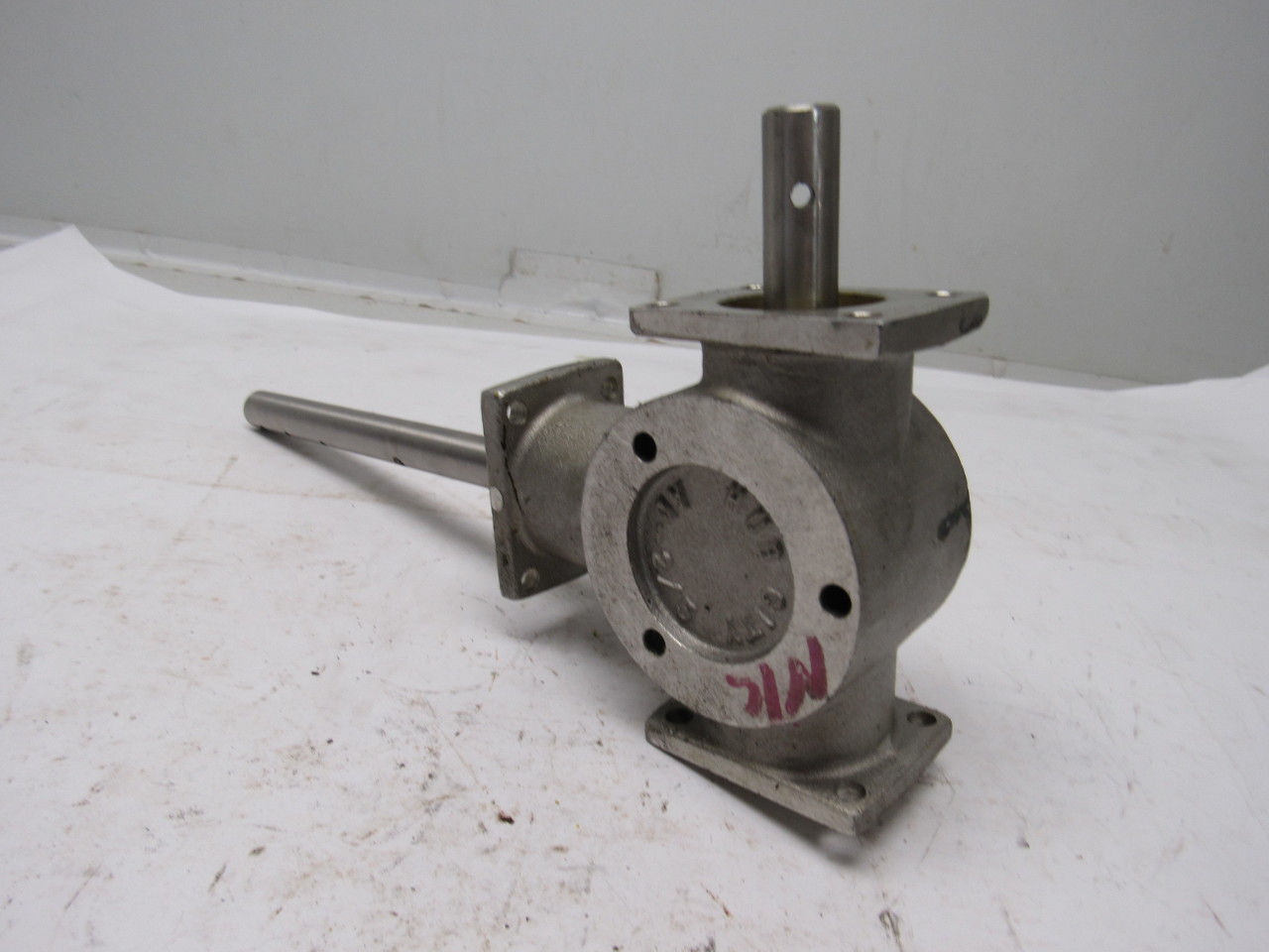 Hub City AD2/5 Right Angle Bevel Gear Drive 11 Ratio 5/8" Dia. Shafts